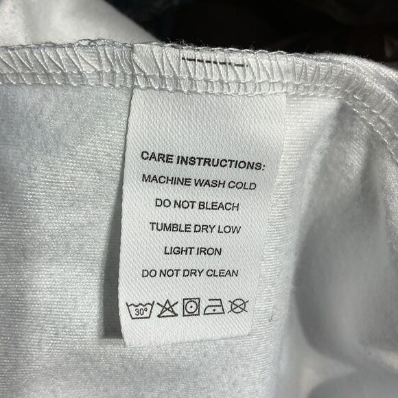 Elegant Women's Patterned Blouse - Picture 9 of 9